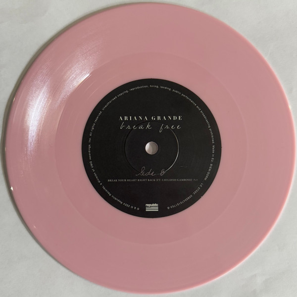 Ariana Grande – Break Free (2024) – Foto 2
