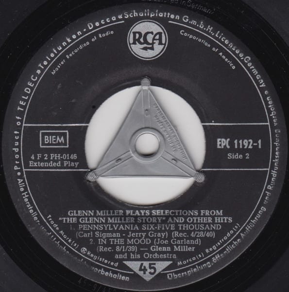 Glenn Miller And His Orchestra – Glenn Miller Plays Selections From "The Glenn Miller Story" And Other Hits (1956) – Foto 1