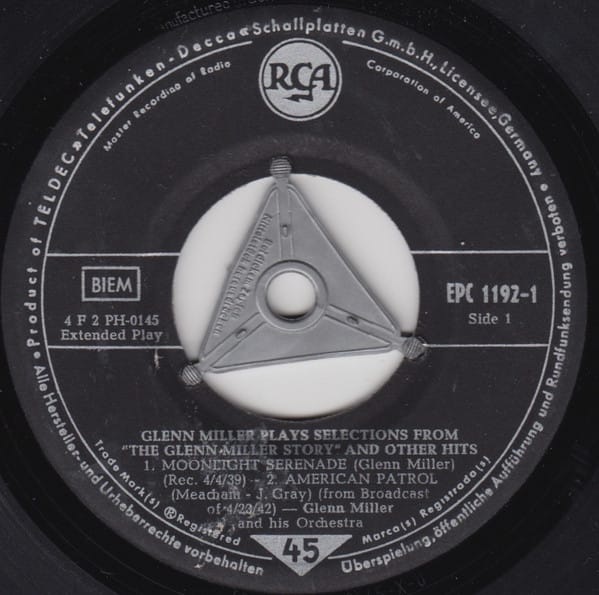 Glenn Miller And His Orchestra – Glenn Miller Plays Selections From "The Glenn Miller Story" And Other Hits (1956) – Foto 2