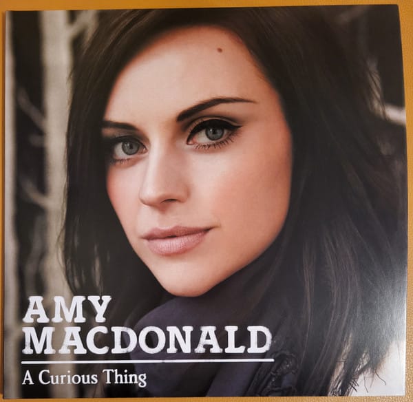 Amy MacDonald – A Curious Thing (2025) – Hoes