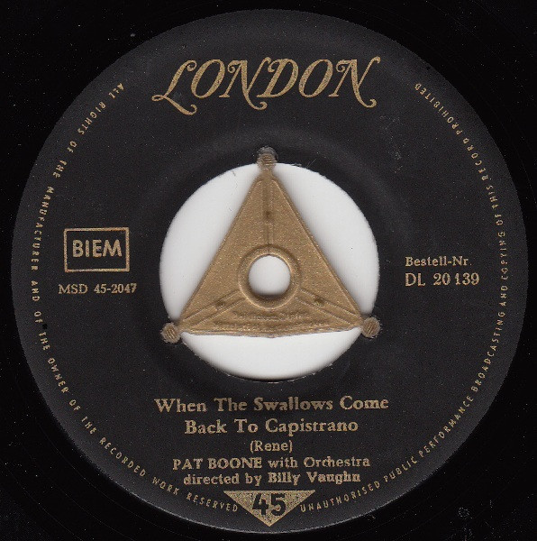 Pat Boone – When The Swallows Come Back To Capistrano / April Love (1957) – Hoes